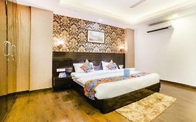 Fabhotel Galaxy Patel Nagar